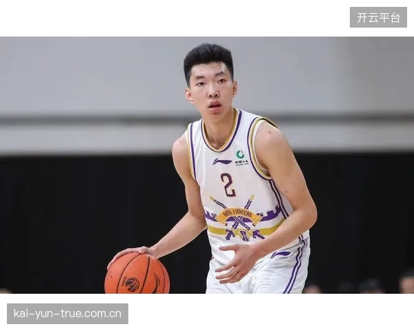 廖三宁已成长为球队绝对核心,其突破分球是北控进攻主要发起点。 廖三宁已成长为球队绝对核心,其突破分球是北控进攻主要发起点。